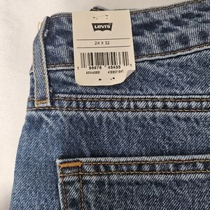 Levi's low rise loose fit size 24x32